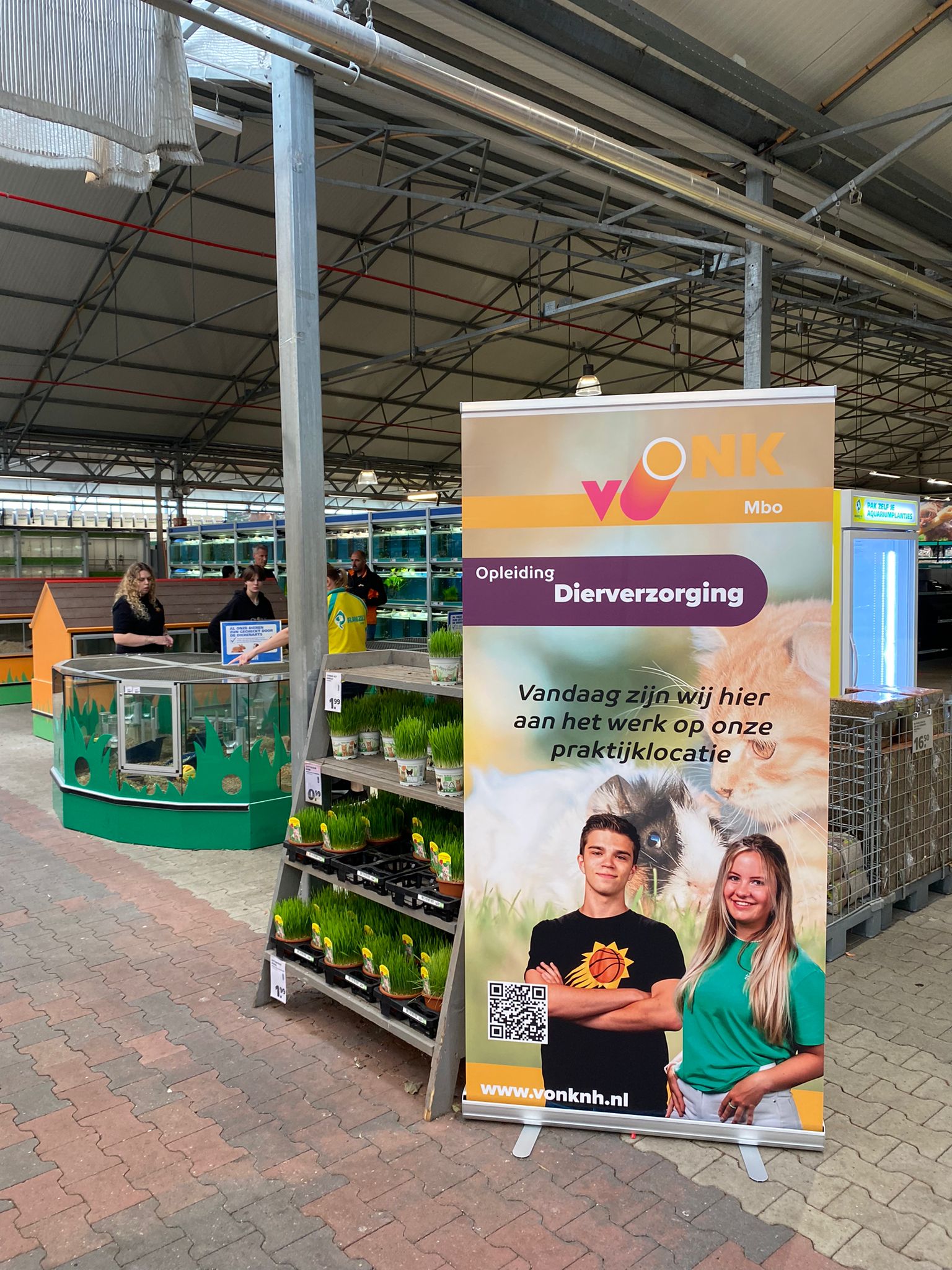 Vonk-studenten Dierverzorging aan de slag bij Ranzijn tuin & dier, Alkmaar