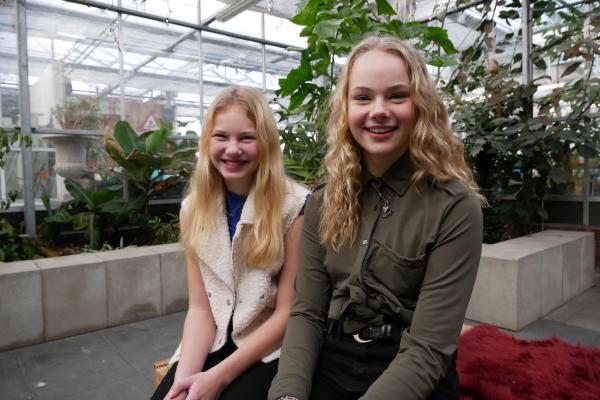 Esmee en Merel